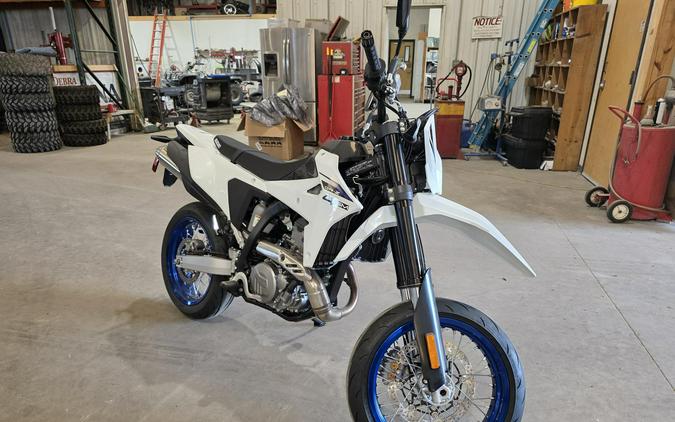 2025 Suzuki DR-Z 4SM Base