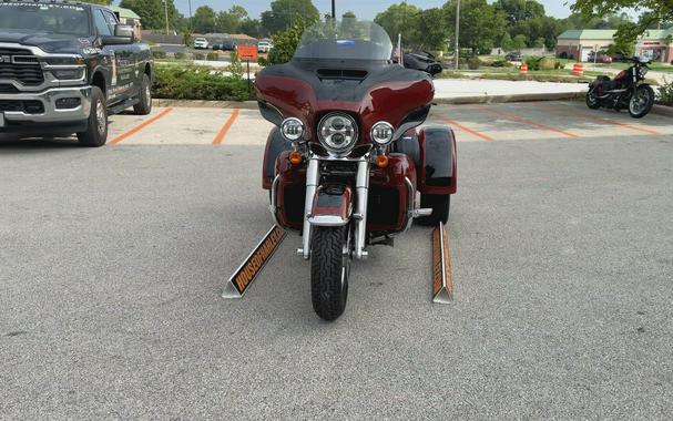 2024 Harley-Davidson® Tri Glide® Ultra Red Rock / Vivid Black