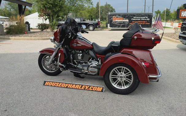 2024 Harley-Davidson® Tri Glide® Ultra Red Rock / Vivid Black