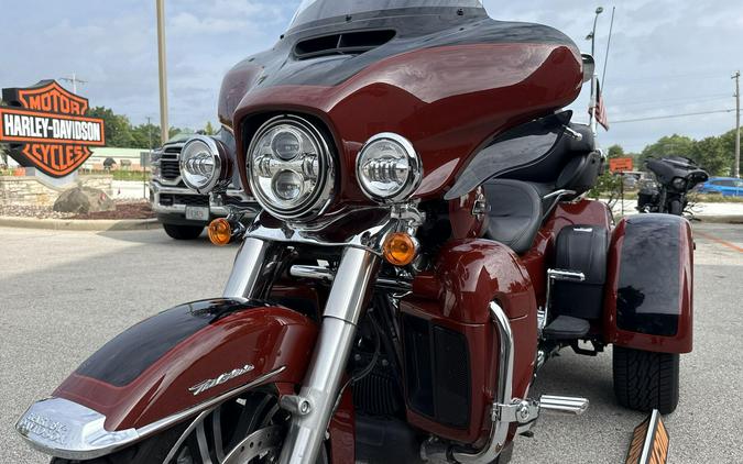 2024 Harley-Davidson® Tri Glide® Ultra Red Rock / Vivid Black
