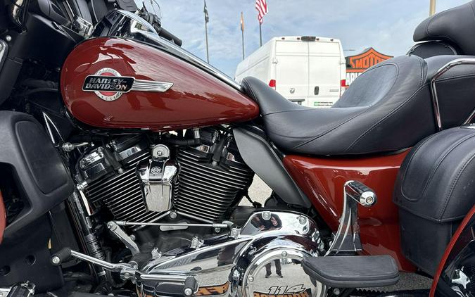 2024 Harley-Davidson® Tri Glide® Ultra Red Rock / Vivid Black