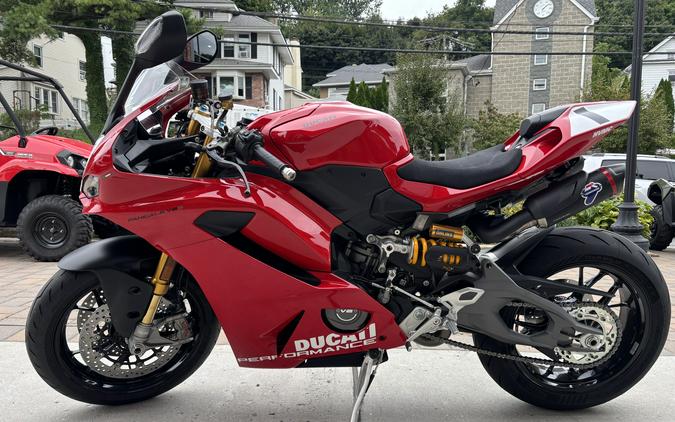 2026 Ducati Panigale V2S Ducati Red - 7560