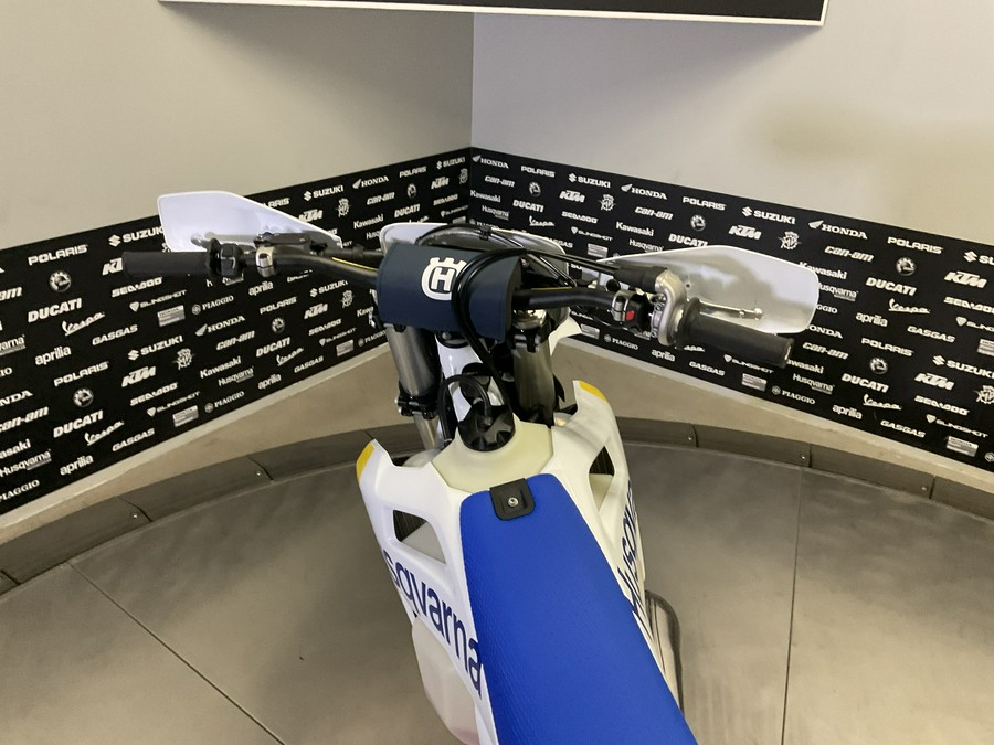 2027 HUSQVARNA TE 300 - 040258Q