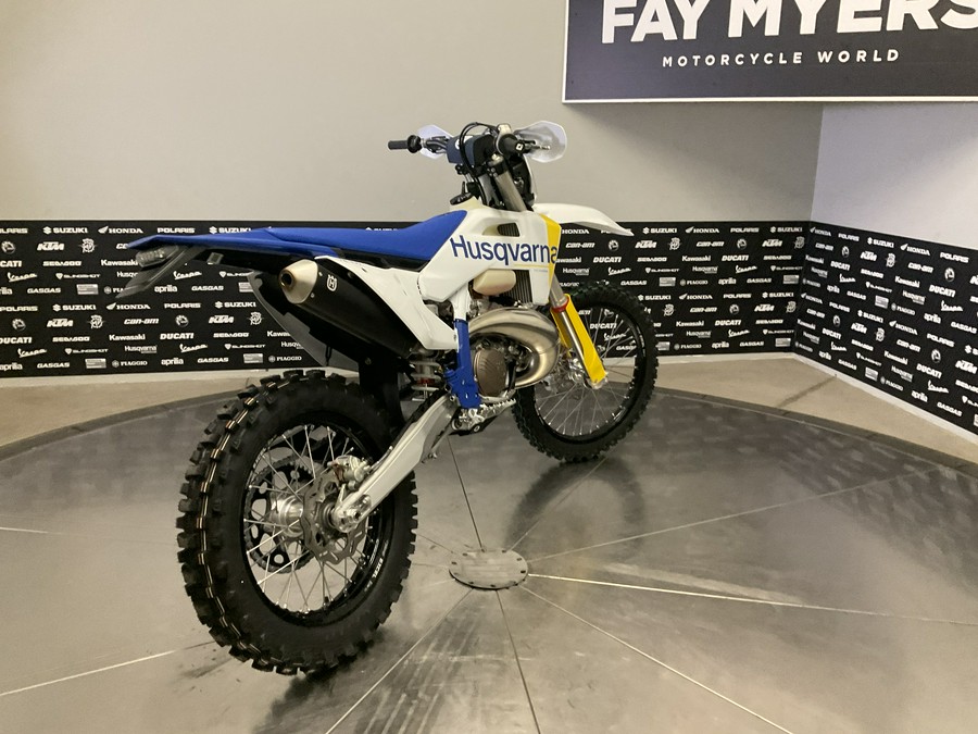 2027 HUSQVARNA TE 300 - 040258Q
