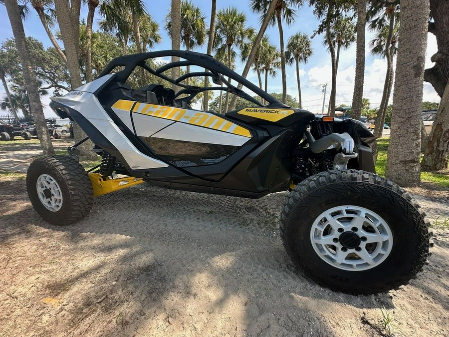 2024 Can-Am™ Maverick R Base