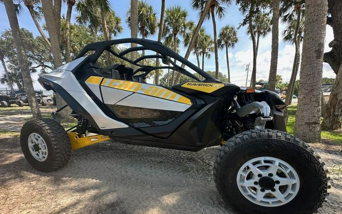 2024 Can-Am™ Maverick R Base