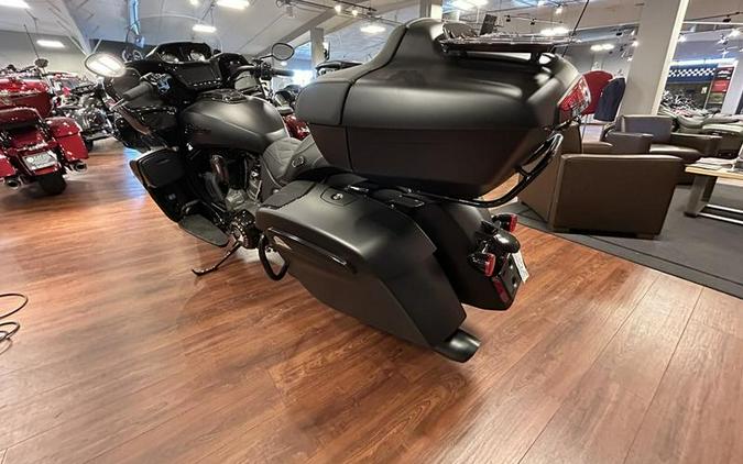 2024 Indian Motorcycle® Pursuit® Dark Horse® with PowerBand Audio Package Black Smoke