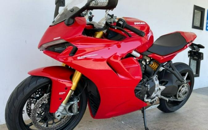 2021 Ducati SuperSport 950 S Ducati Red fairing