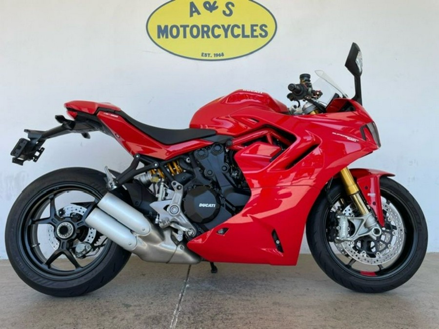 2021 Ducati SuperSport 950 S Ducati Red fairing