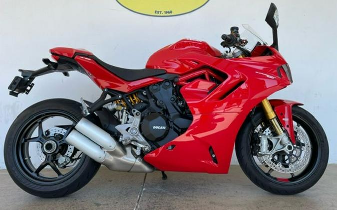 2021 Ducati SuperSport 950 S Ducati Red fairing