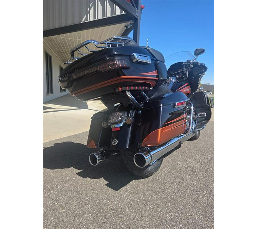 2015 Harley-Davidson CVO™ Road Glide® Ultra