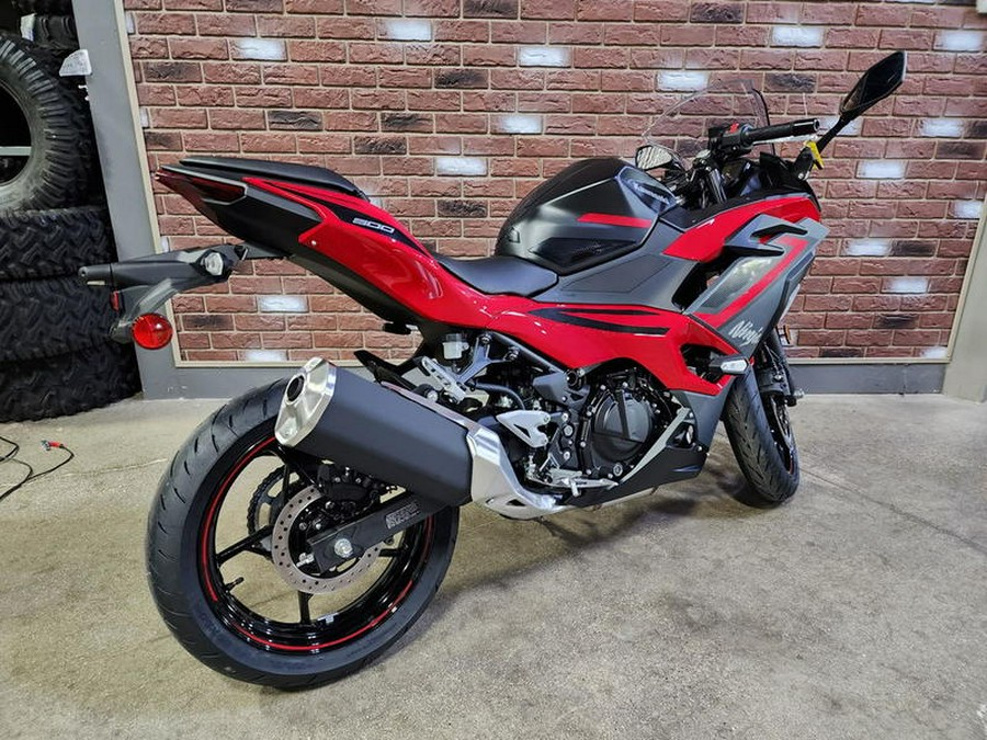 2025 Kawasaki Ninja® 500 SE ABS