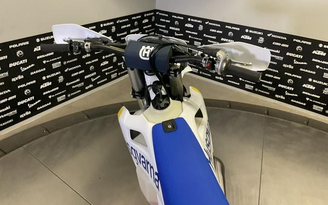 2027 HUSQVARNA TE 300 - 040256Q