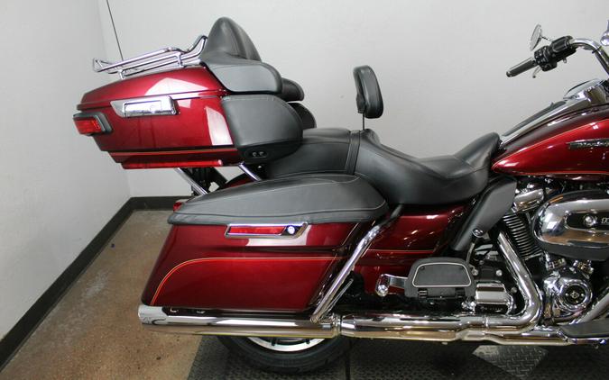 Harley-Davidson® Road Glide® Ultra 2017 FLTRU 615065B MYS RED/VEL RED W/PINSTRIPE