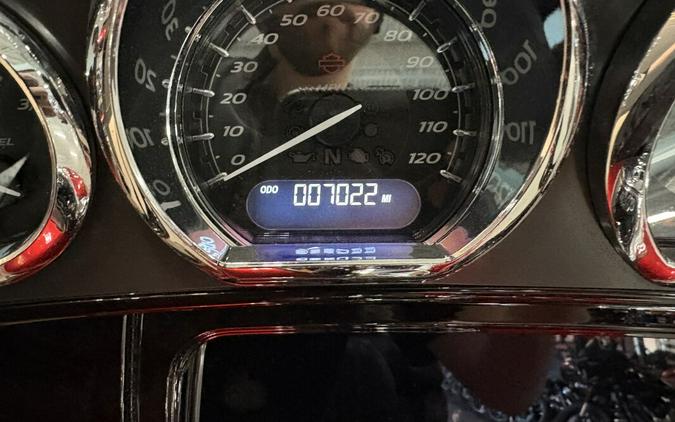 2021 Harley-Davidson® CVO™ Tri Glide® Sunset Orange & Sunset Black