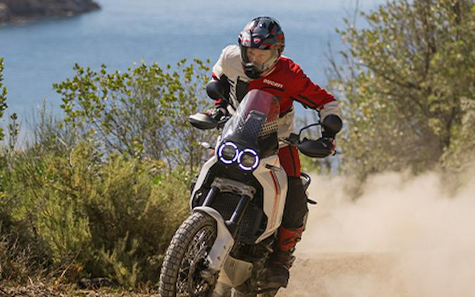 2026 Ducati DesertX Star White Silk - 7638
