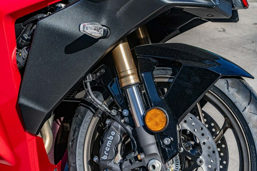 2024 Suzuki GSX-S1000GT Plus