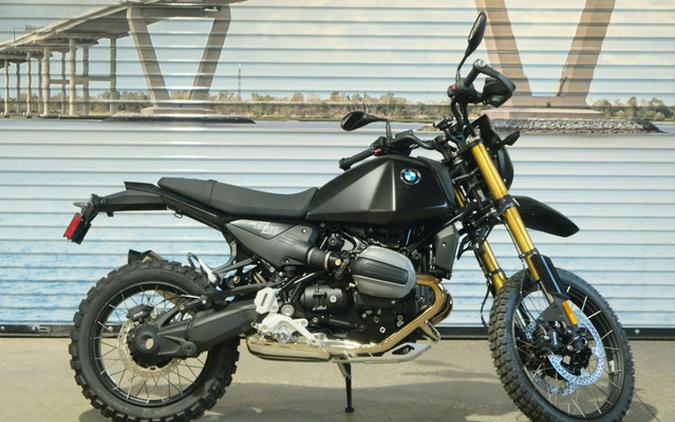 2026 BMW R 12 G/S Night Black Matte