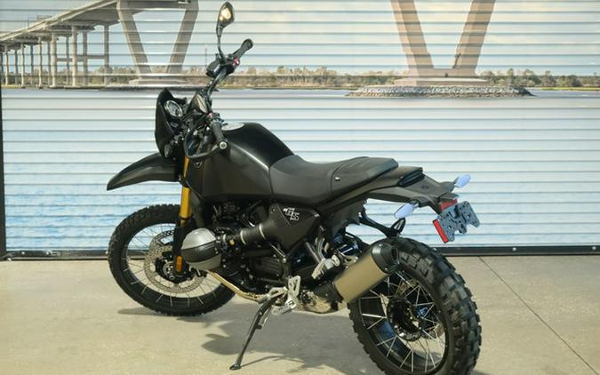2026 BMW R 12 G/S Night Black Matte