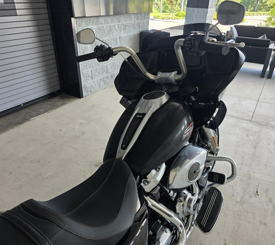 2025 Harley-Davidson® Road Glide® Vivid Black