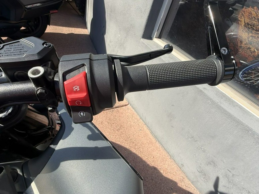 2024 Husqvarna SVARTPILEN 401
