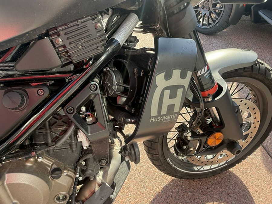 2024 Husqvarna SVARTPILEN 401