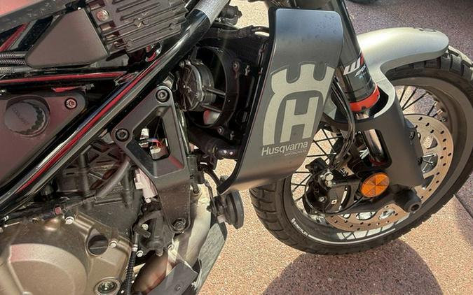 2024 Husqvarna SVARTPILEN 401