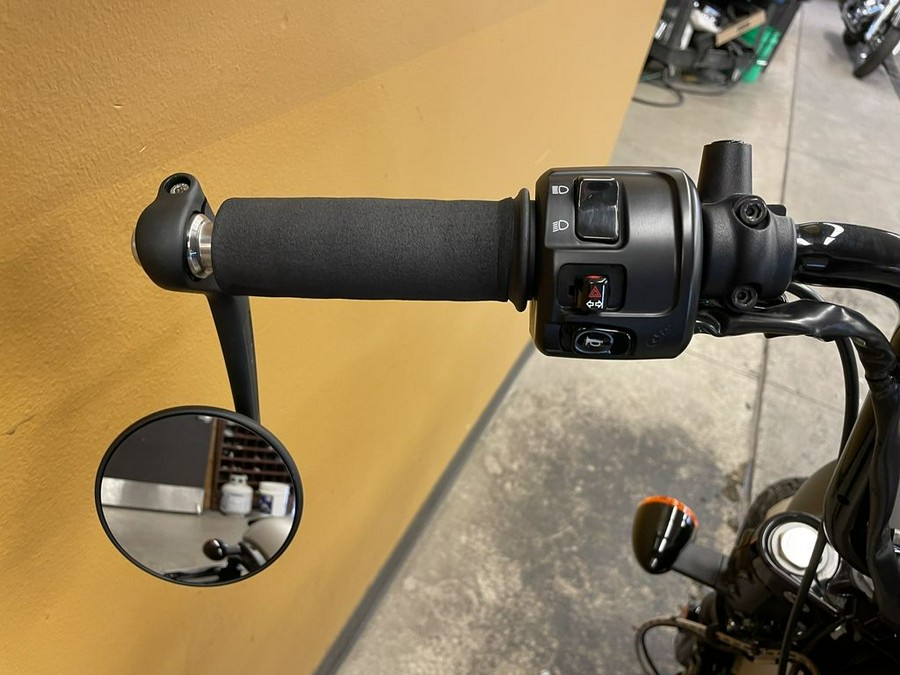 2022 Indian Motorcycle® Scout® Bobber ABS Silver Quartz Smoke