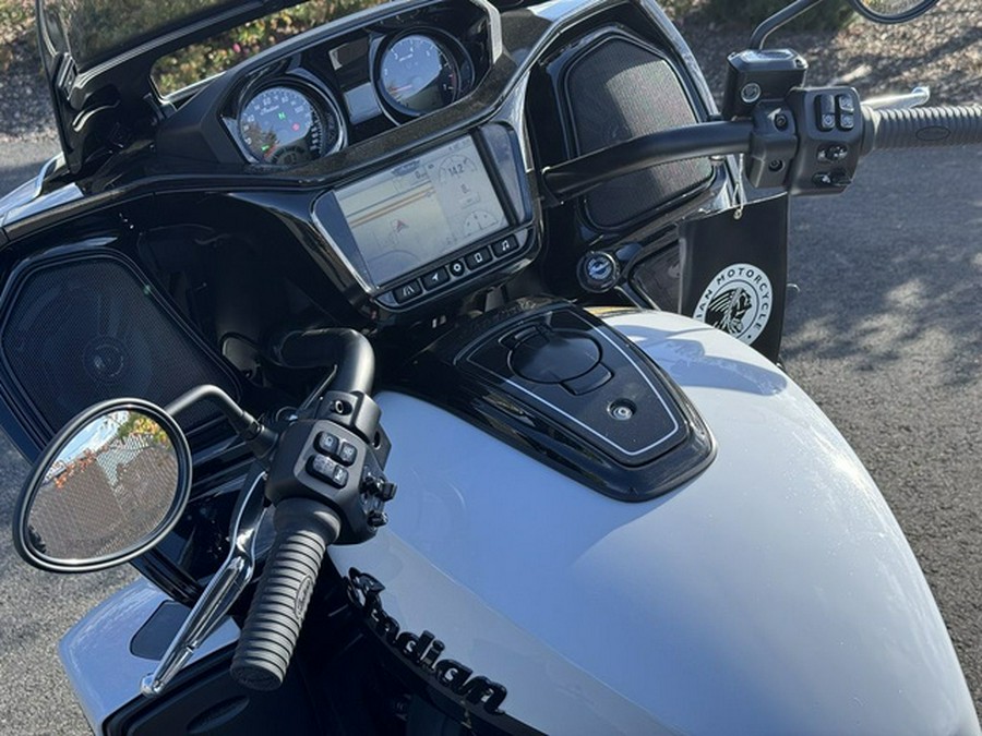 2025 Indian Pursuit Dark Horse Ghost White Metallic with Bla