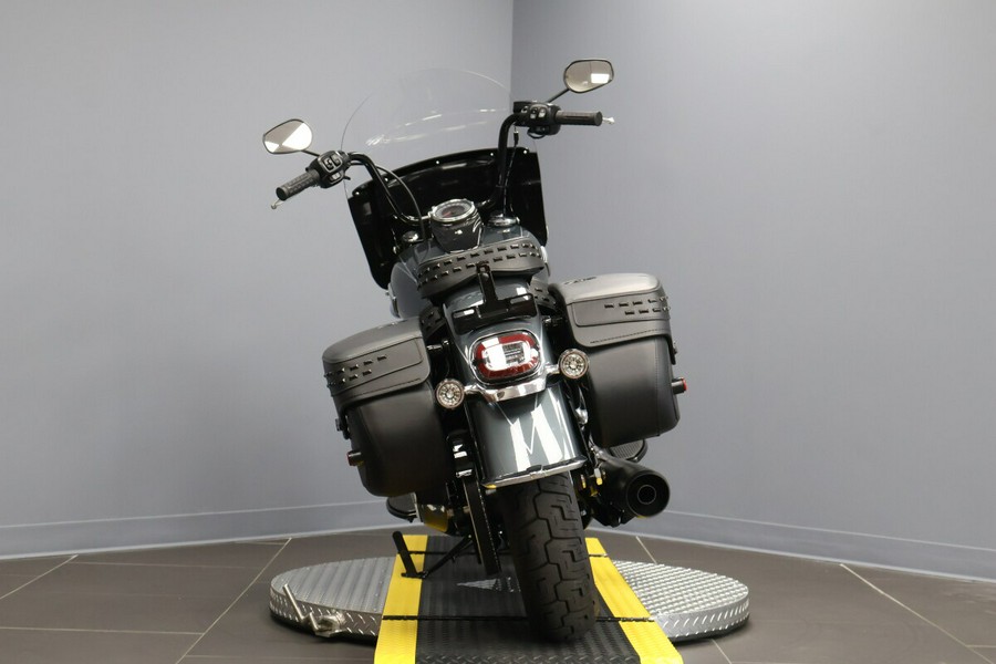 2025 Harley-Davidson® Heritage Classic FLHC