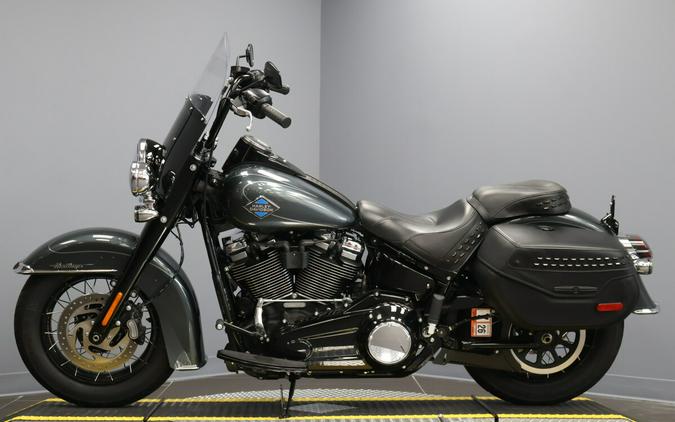 2025 Harley-Davidson® Heritage Classic FLHC