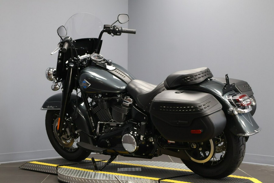 2025 Harley-Davidson® Heritage Classic FLHC