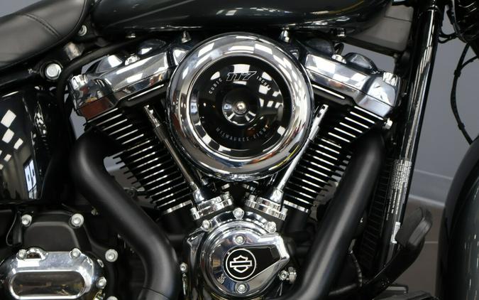 2025 Harley-Davidson® Heritage Classic FLHC