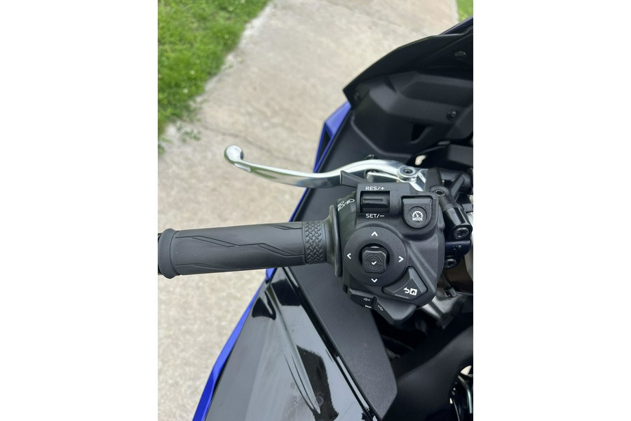 2026 YZF R9 - Yamaha