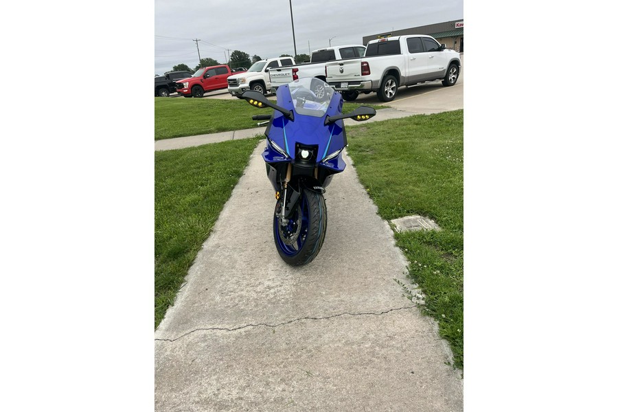 2026 YZF R9 - Yamaha