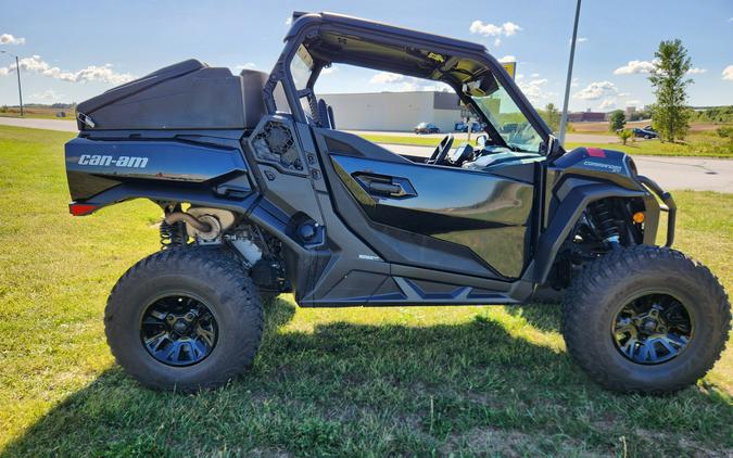 2026 SSV COM XT 64 1000R BK 26 - Can-Am