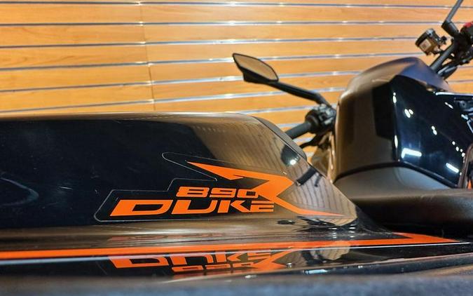 2023 KTM 890 Duke R