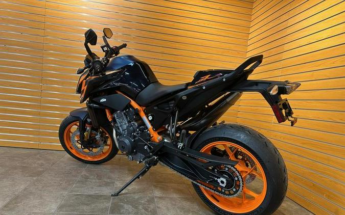 2023 KTM 890 Duke R