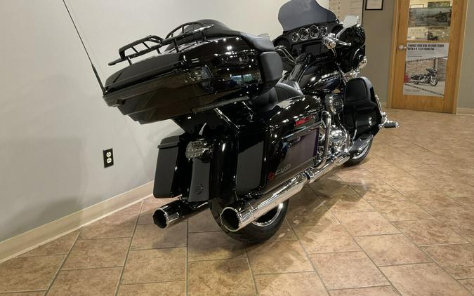 2021 Harley-Davidson® CVO™ FLHTKSE Limited Royal Purple & Royal Black Fade