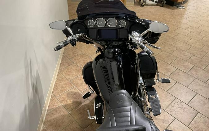 2021 Harley-Davidson® CVO™ FLHTKSE Limited Royal Purple & Royal Black Fade