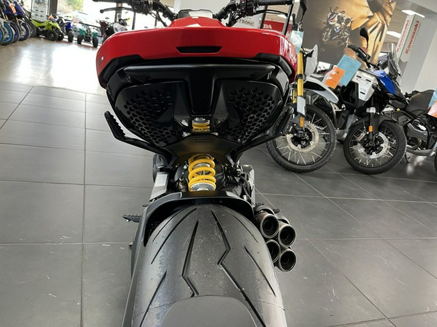 2025 Ducati Diavel V4 Ducati Red V4