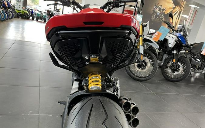 2025 Ducati Diavel V4 Ducati Red V4