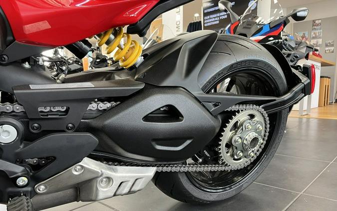 2025 Ducati Diavel V4 Ducati Red V4