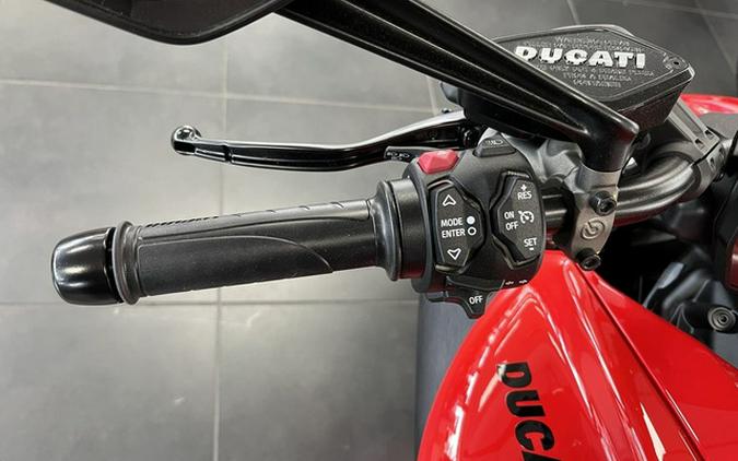 2025 Ducati Diavel V4 Ducati Red V4