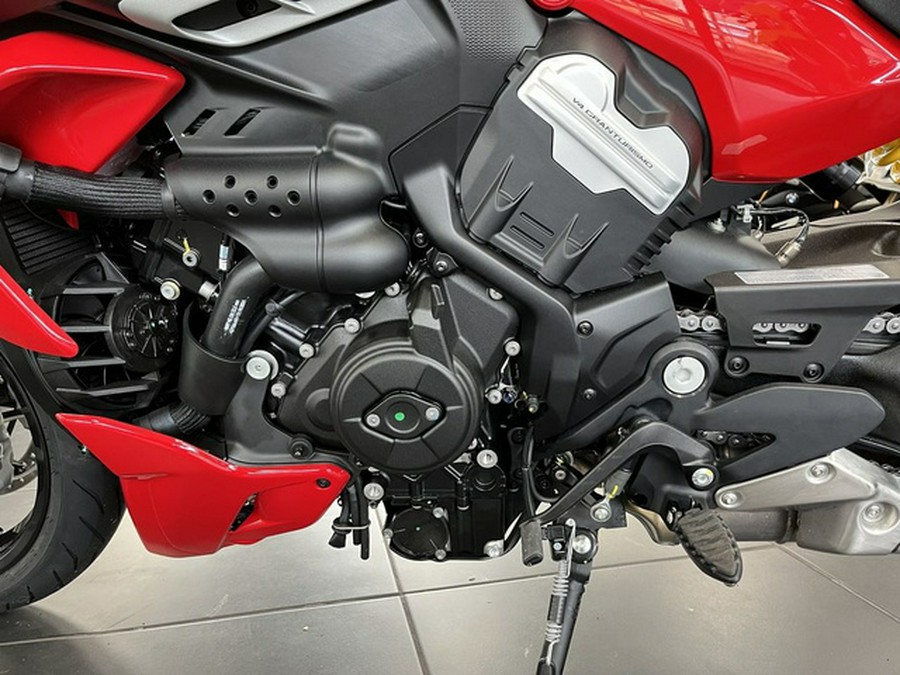 2025 Ducati Diavel V4 Ducati Red V4