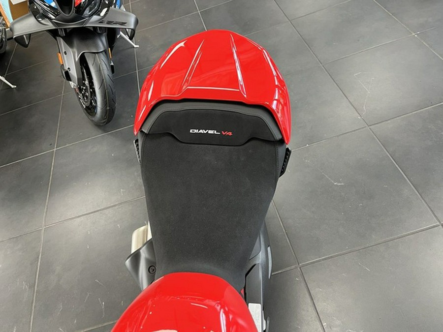2025 Ducati Diavel V4 Ducati Red V4