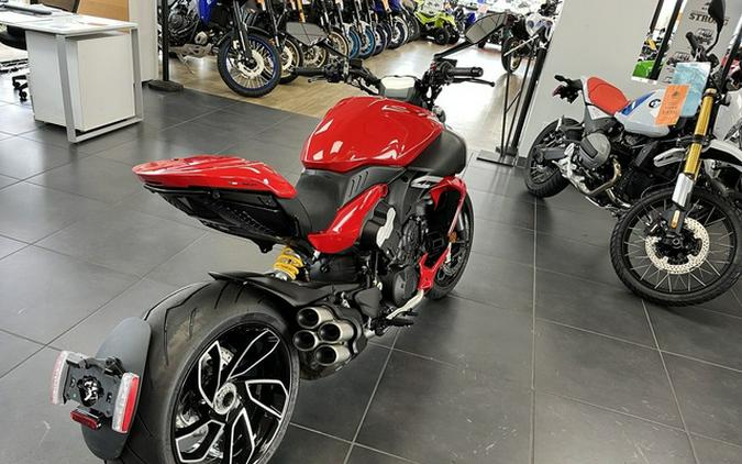2025 Ducati Diavel V4 Ducati Red V4