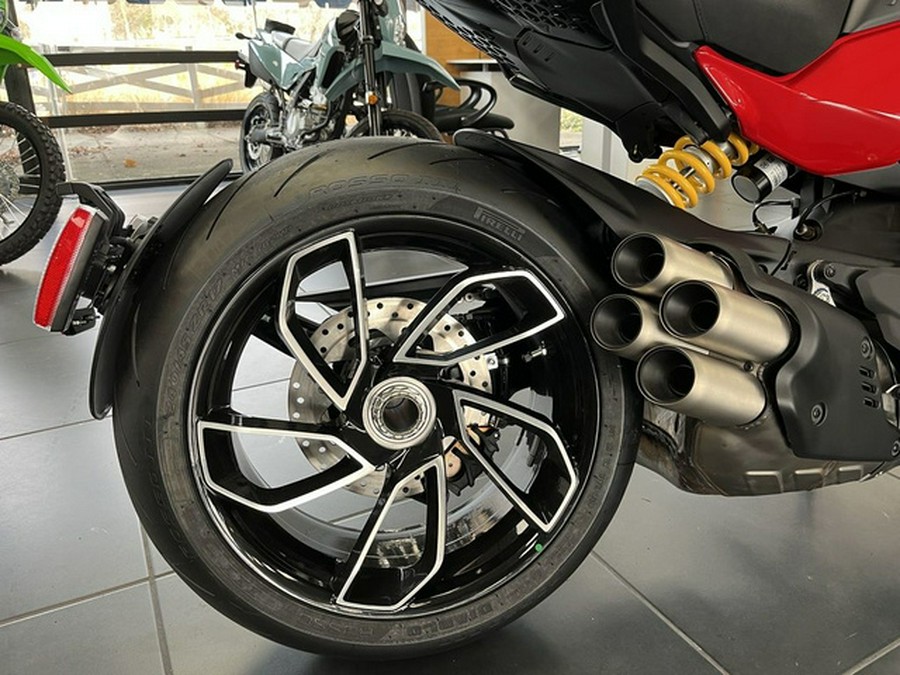 2025 Ducati Diavel V4 Ducati Red V4
