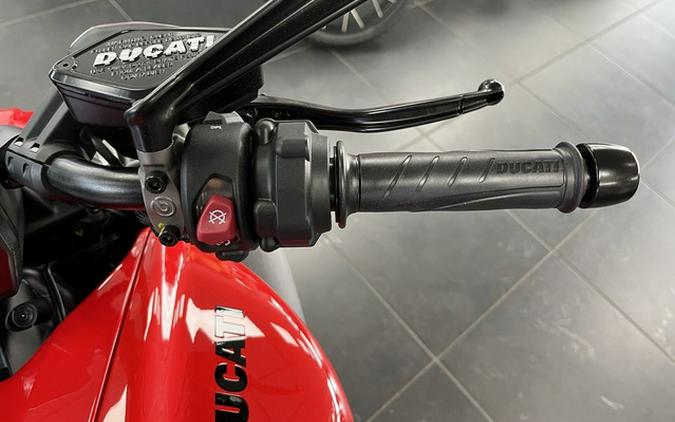 2025 Ducati Diavel V4 Ducati Red V4