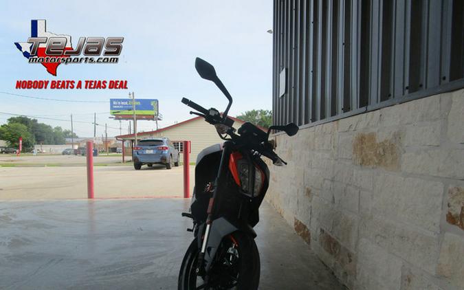 2023 KTM Duke 390